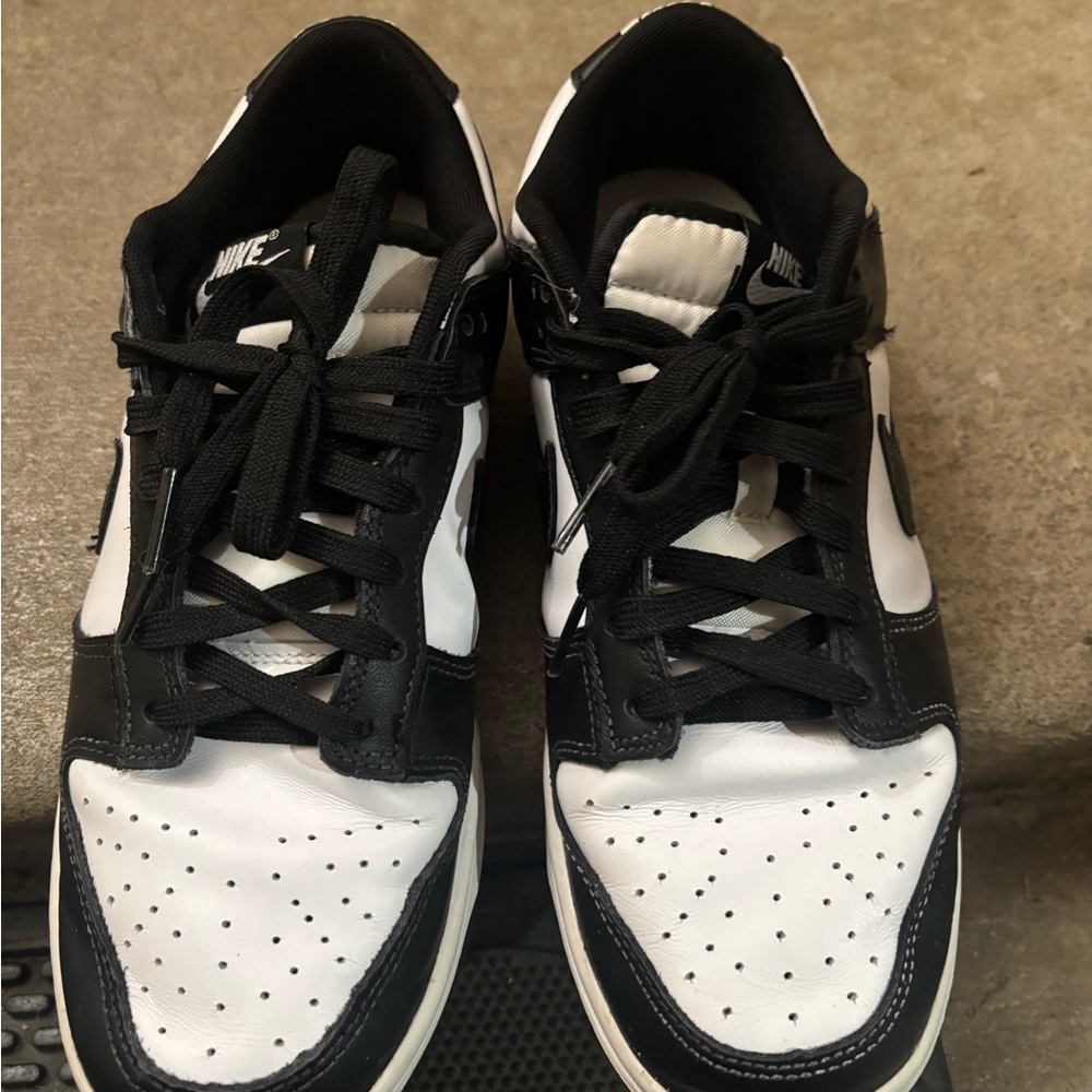 Nike Men's Black and White Sneakers